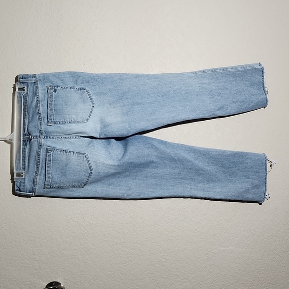 Jessica Simpson Jeans Womens Size 28 Denim Crop Fray Distressed Light Wash - Picture 4 of 4